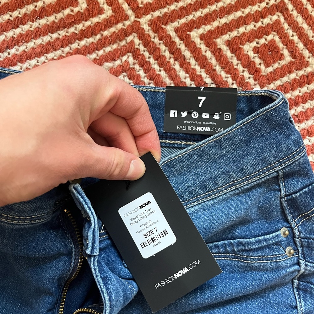 Fashion nova size 7 jeans brand new.